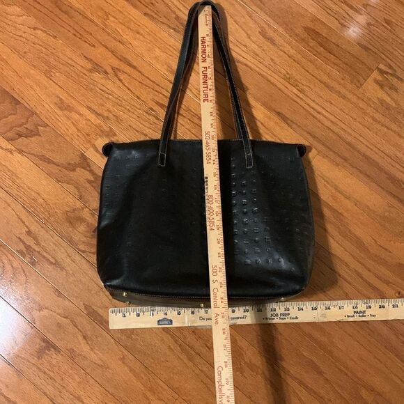 Arcadia large genuine leather bag.  Zipper closure.  Sold as is - Picture 11 of 13